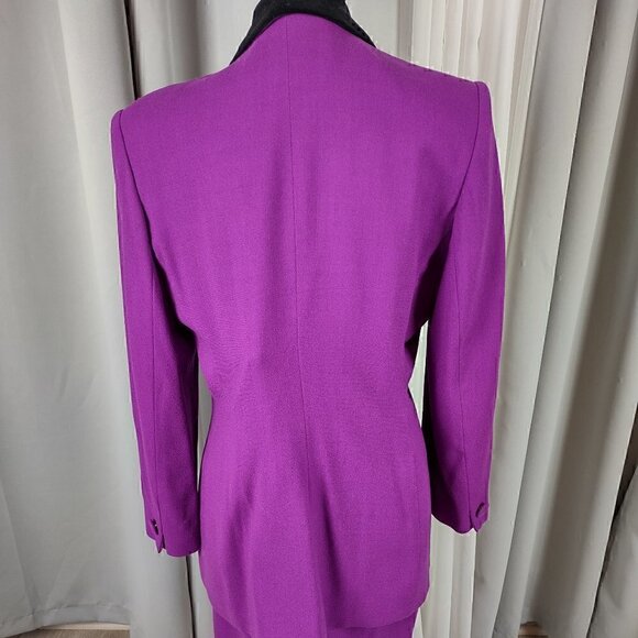 Jones New York 2 pc Jacket and Skirt In Purple with Black Lapels. Size 10 - Picture 4 of 11